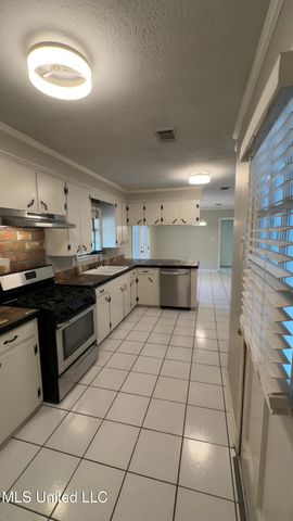 282 Belaire Dr., Pearl, MS 39208