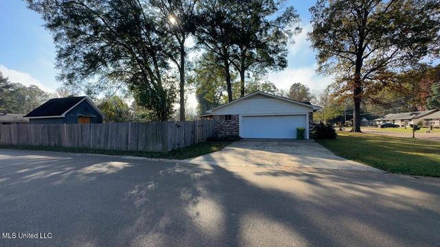 282 Belaire Dr., Pearl, MS 39208