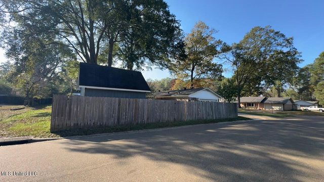 282 Belaire Dr., Pearl, MS 39208