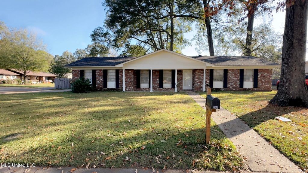 282 Belaire Dr., Pearl, MS 39208