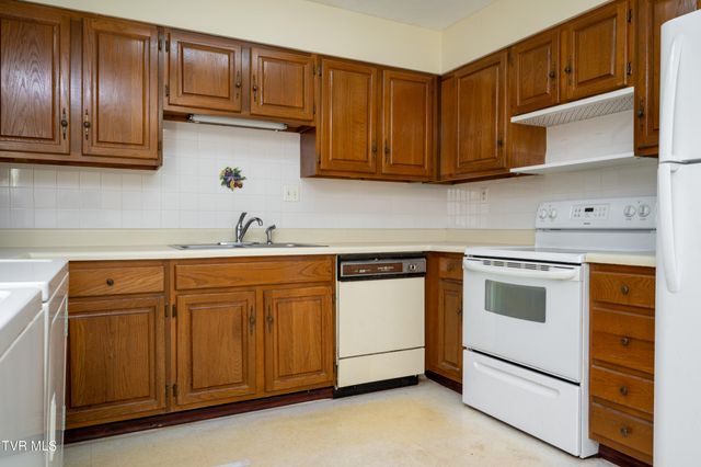 3539 Netherland Inn Rd. Road, 11, Kingsport, TN 37660