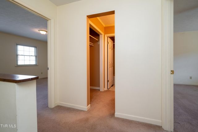 3539 Netherland Inn Rd. Road, 11, Kingsport, TN 37660