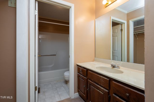 3539 Netherland Inn Rd. Road, 11, Kingsport, TN 37660