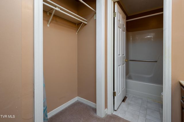 3539 Netherland Inn Rd. Road, 11, Kingsport, TN 37660