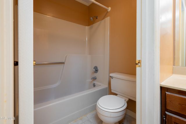 3539 Netherland Inn Rd. Road, 11, Kingsport, TN 37660