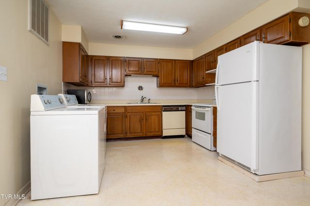 3539 Netherland Inn Rd. Road, 11, Kingsport, TN 37660