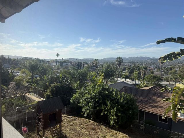 1024 Circle Dr, Escondido, CA 92025