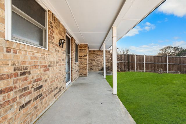 201 Kingsbridge Drive, Garland, TX 75040