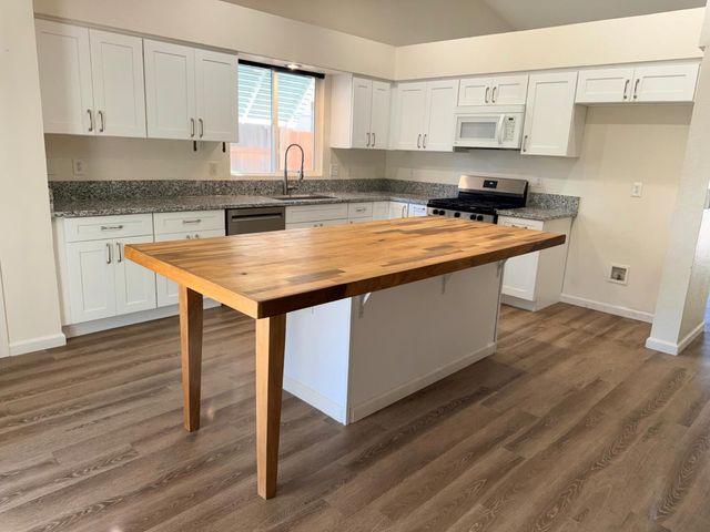 4824 Canfield Cir, Cameron Park, CA 95682