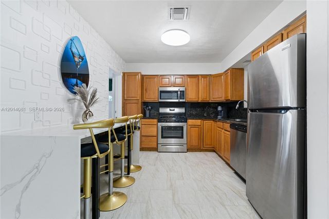 2125 N 14th Ct, Hollywood, FL 33020