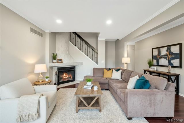 22224 Edgewater, Novi, MI 48375