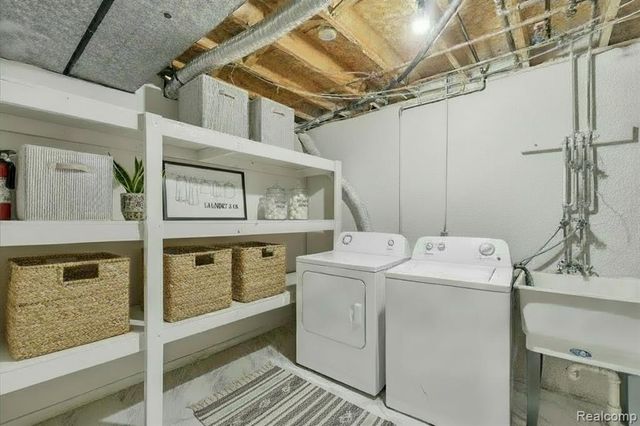 22224 Edgewater, Novi, MI 48375