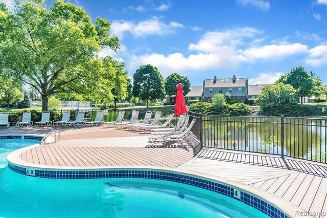 22224 Edgewater, Novi, MI 48375