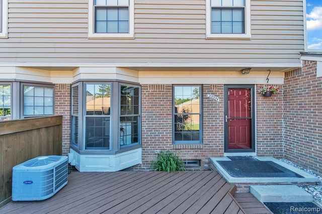 22224 Edgewater, Novi, MI 48375