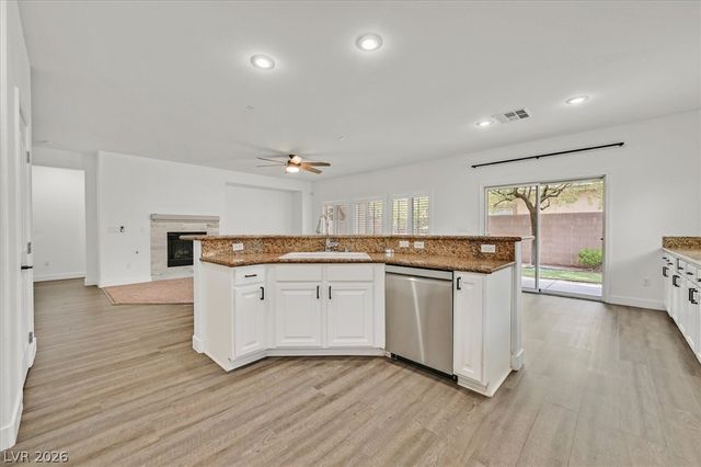 913 Hickory Park Street, Las Vegas, NV 89138