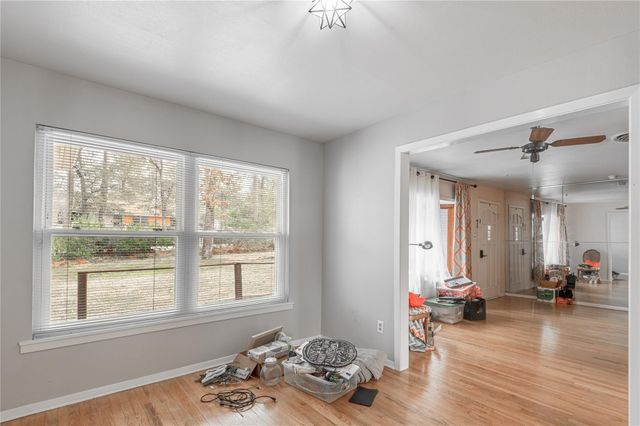 2026 Avenue Q, Huntsville, TX 77340