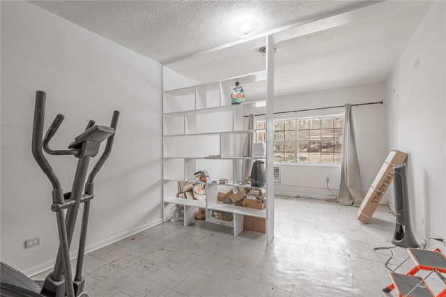 2026 Avenue Q, Huntsville, TX 77340