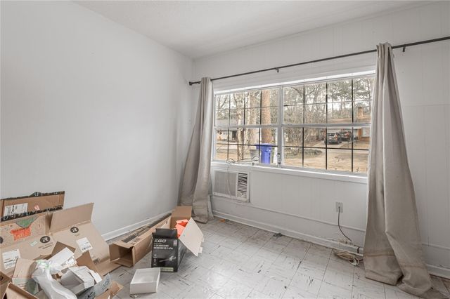 2026 Avenue Q, Huntsville, TX 77340