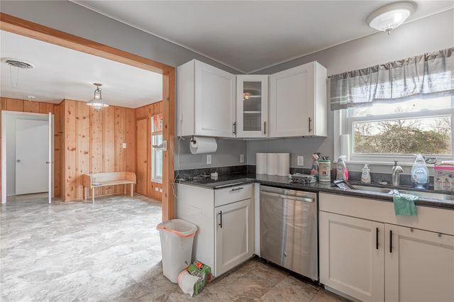 2026 Avenue Q, Huntsville, TX 77340