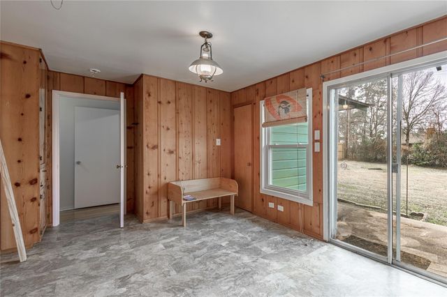 2026 Avenue Q, Huntsville, TX 77340