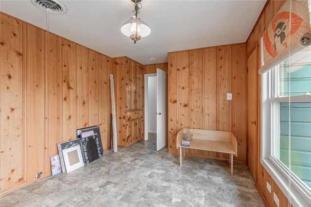 2026 Avenue Q, Huntsville, TX 77340