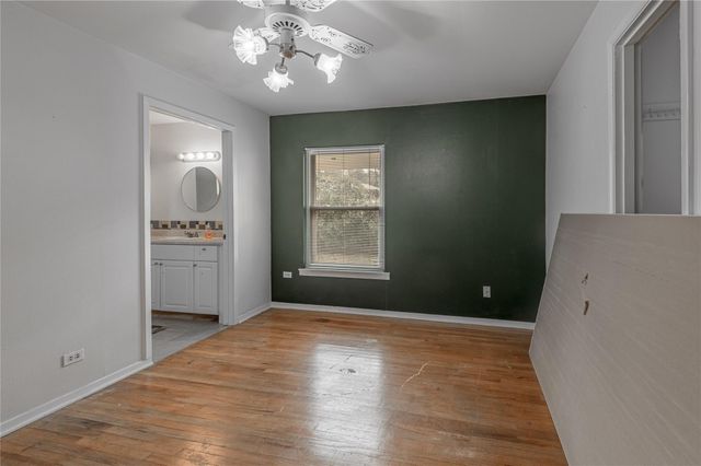 2026 Avenue Q, Huntsville, TX 77340