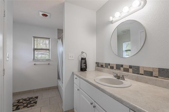 2026 Avenue Q, Huntsville, TX 77340