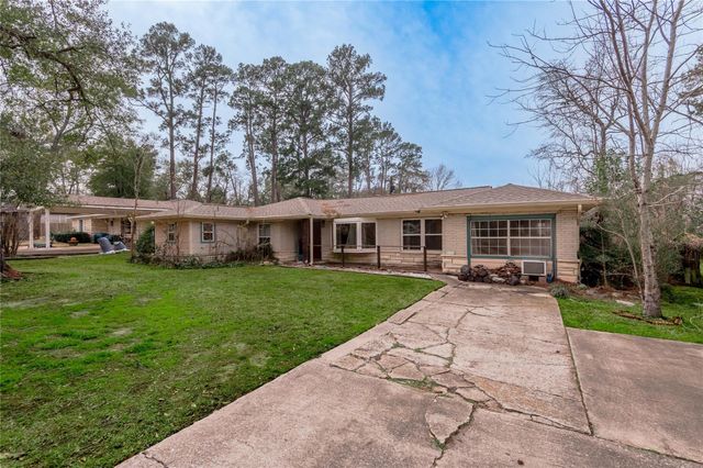 2026 Avenue Q, Huntsville, TX 77340