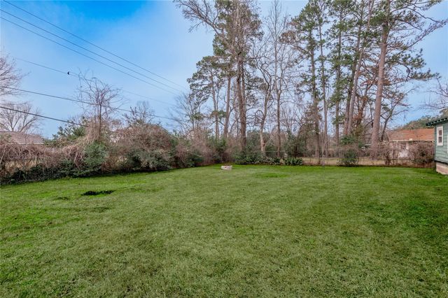 2026 Avenue Q, Huntsville, TX 77340