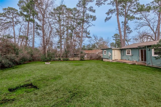 2026 Avenue Q, Huntsville, TX 77340