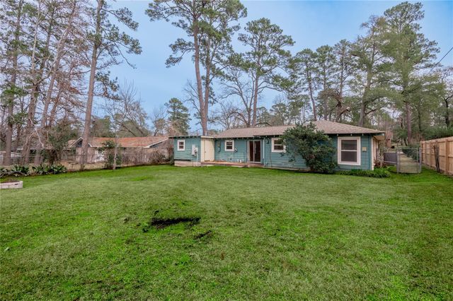 2026 Avenue Q, Huntsville, TX 77340