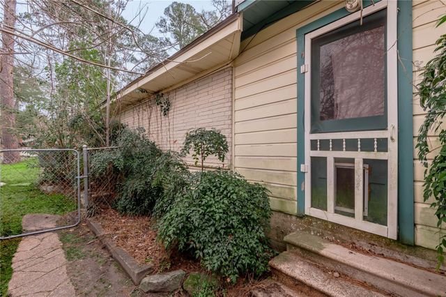 2026 Avenue Q, Huntsville, TX 77340