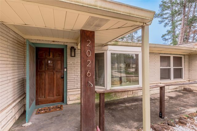 2026 Avenue Q, Huntsville, TX 77340