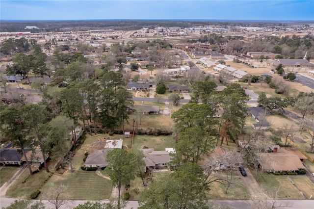 2026 Avenue Q, Huntsville, TX 77340