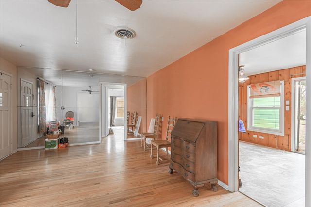 2026 Avenue Q, Huntsville, TX 77340