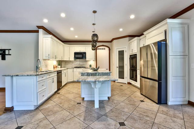 913 Rosewood Drive, Villa Hills, KY 41017