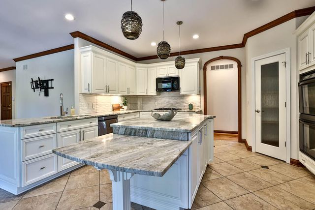 913 Rosewood Drive, Villa Hills, KY 41017