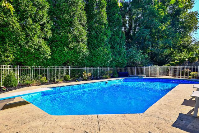 913 Rosewood Drive, Villa Hills, KY 41017