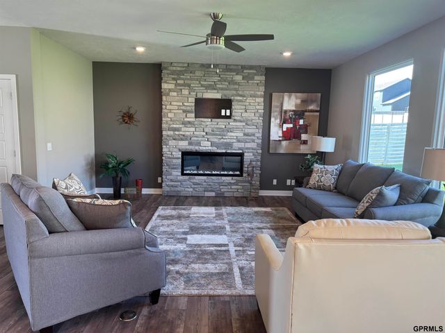 10926 Hardwood Drive, Papillion, NE 68046