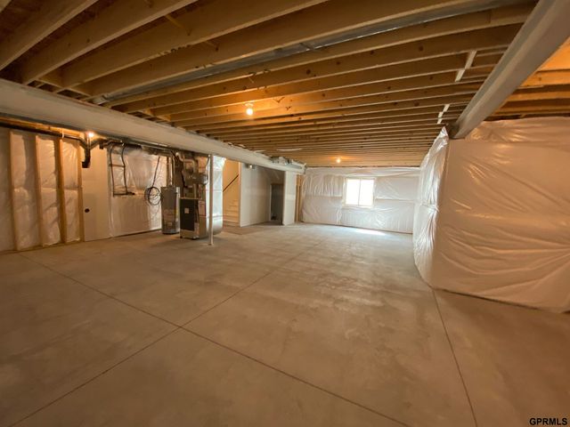 10926 Hardwood Drive, Papillion, NE 68046