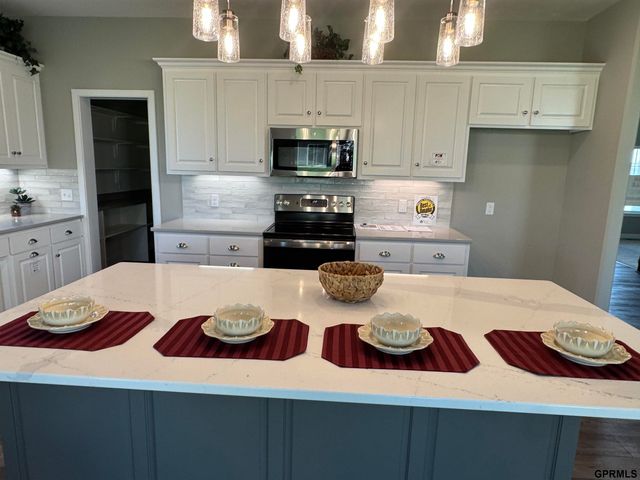 10926 Hardwood Drive, Papillion, NE 68046