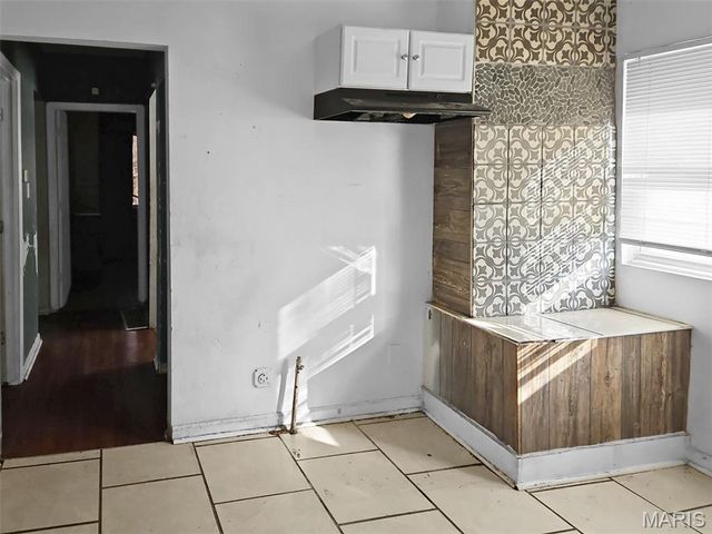 6219 Julian Avenue, University City, MO 63133