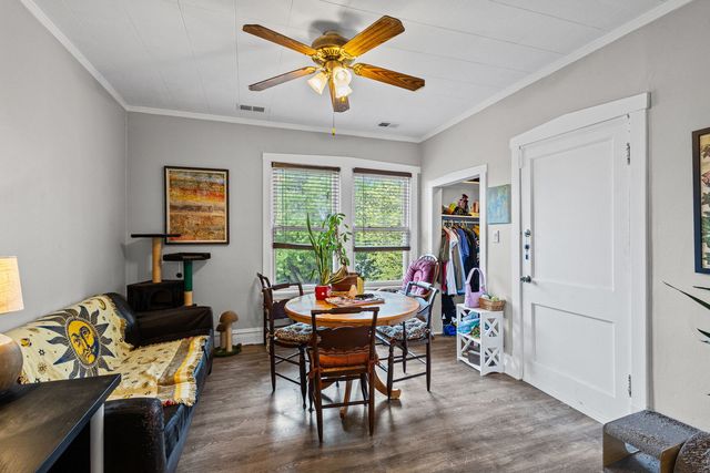 5725 W Giddings Street, Chicago, IL 60630