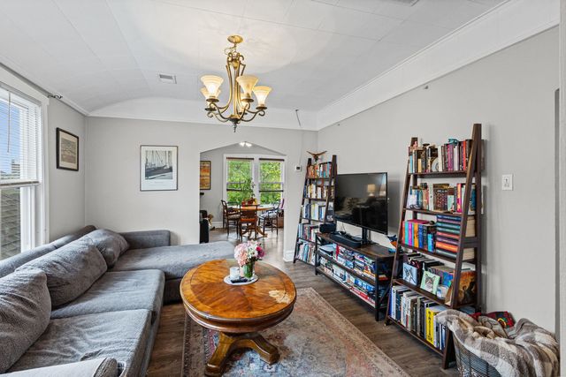 5725 W Giddings Street, Chicago, IL 60630