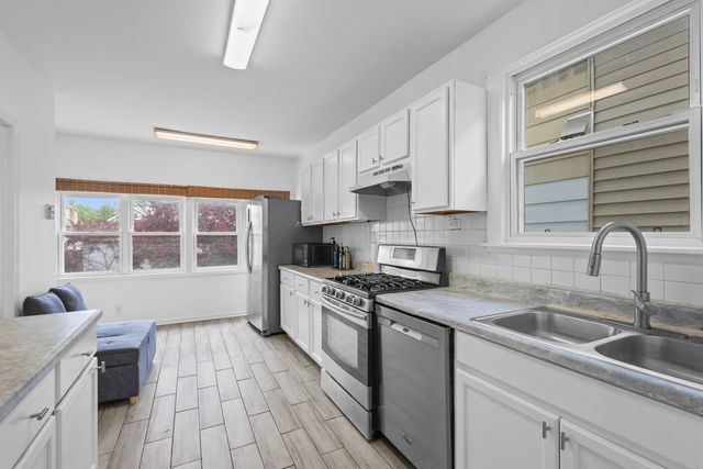 5725 W Giddings Street, Chicago, IL 60630