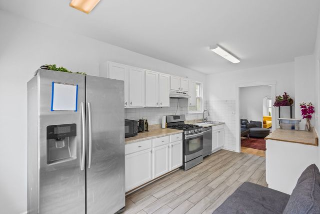 5725 W Giddings Street, Chicago, IL 60630