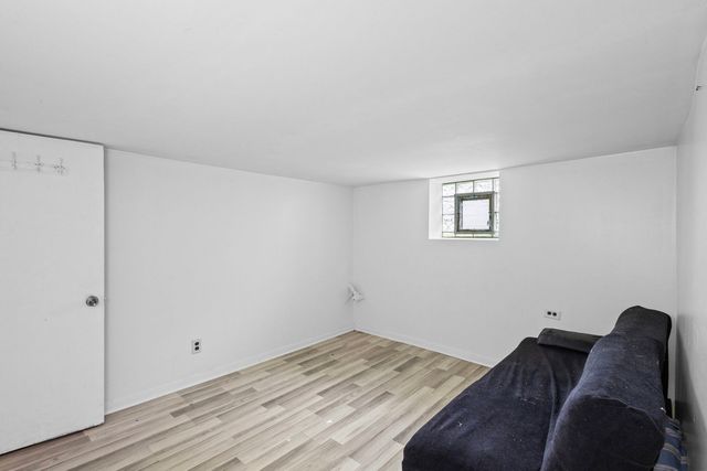 5725 W Giddings Street, Chicago, IL 60630