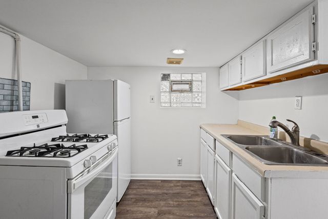 5725 W Giddings Street, Chicago, IL 60630