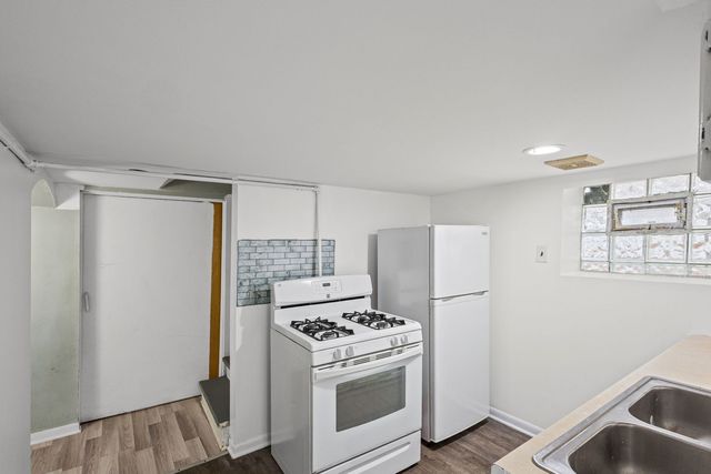 5725 W Giddings Street, Chicago, IL 60630