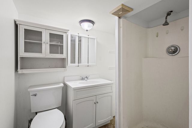 5725 W Giddings Street, Chicago, IL 60630